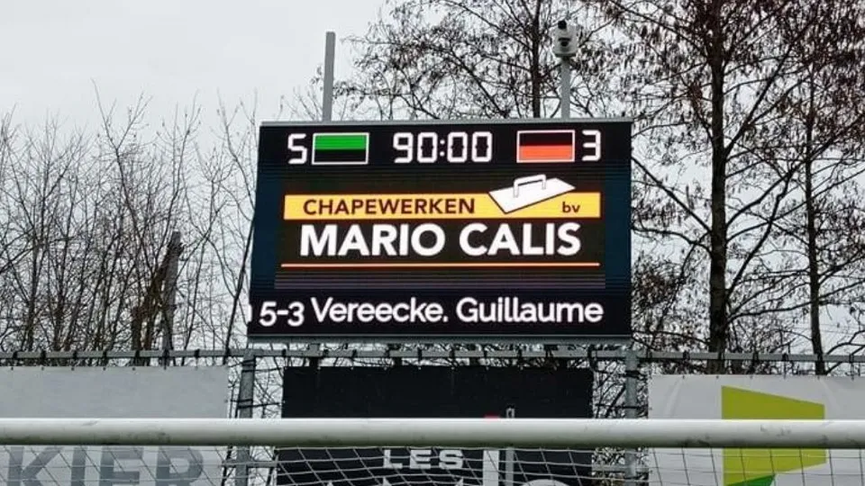 Een sfeerfoto van het scoreboard tijdens een match.