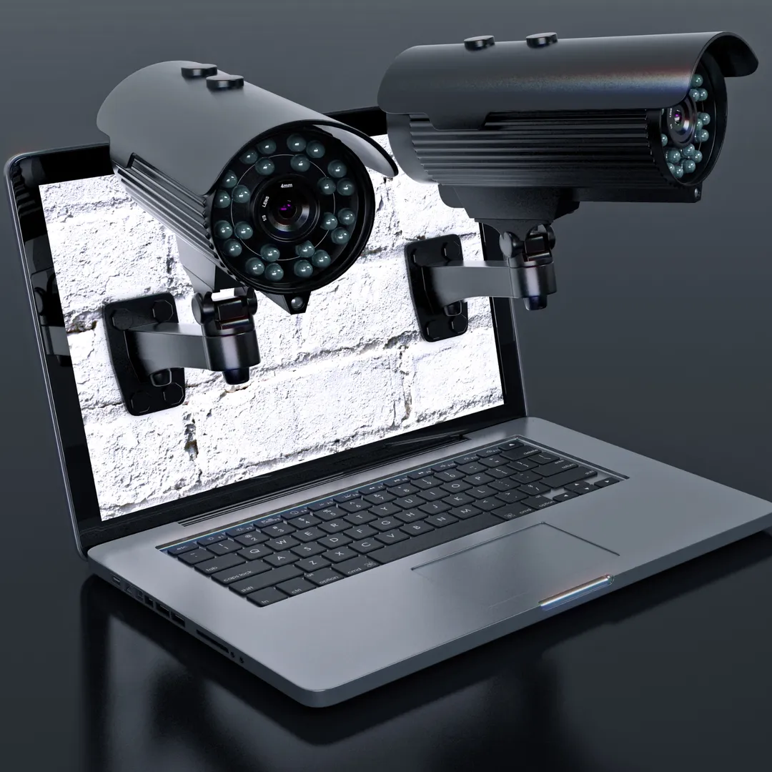 Een afbeelding van een laptop met twee camera's die uit het scherm steken, wat de geavanceerde cameramogelijkheden in sport illustreert