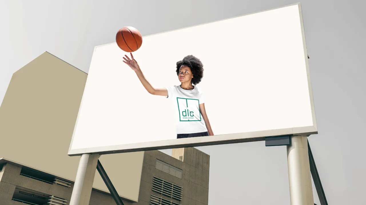 LED-scherm voor een gebouw dat een kind met basketbal toont met een t-shirt van DLC SportSystems